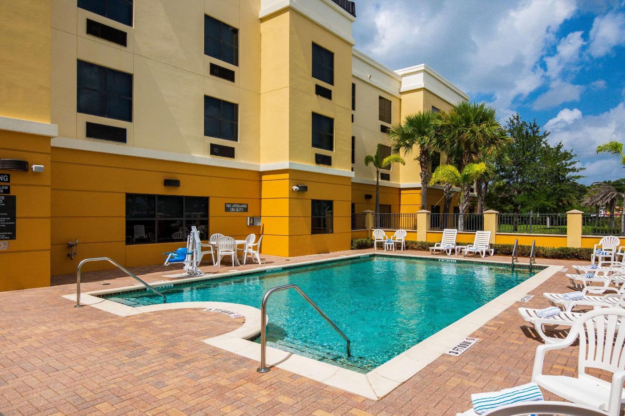 Comfort Suites Vero Beach I-95 Zewnętrze zdjęcie